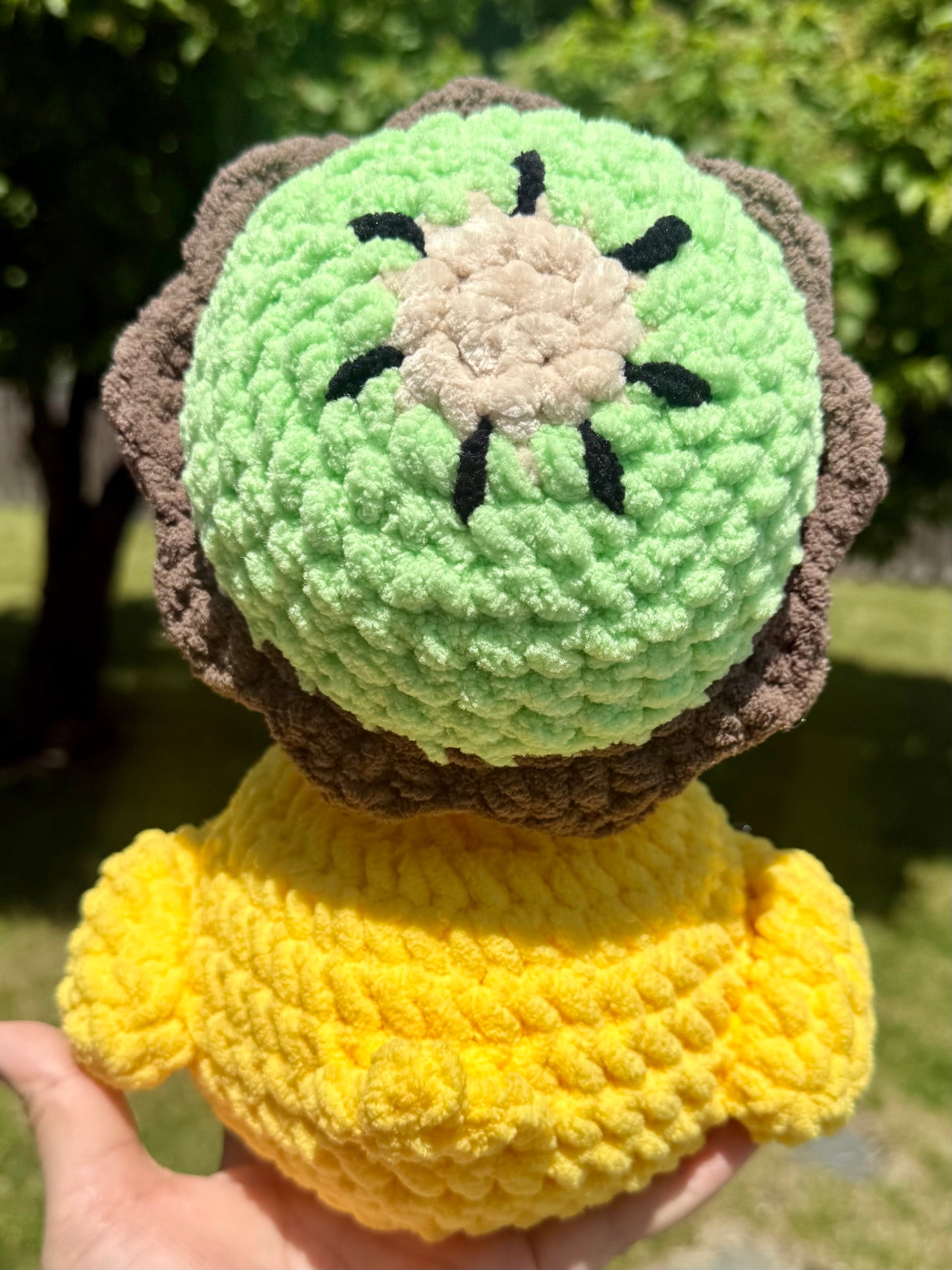 DUCKY WITH KIWI HAT